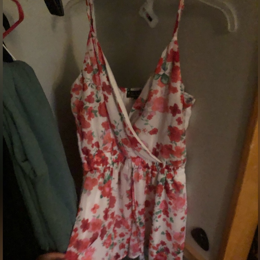 Super cute size Small Romper! It’s stretchy and does fit bigger, is adjustable!